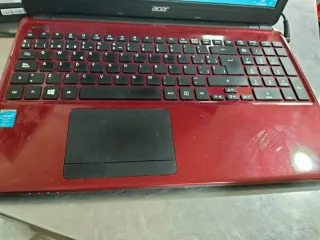 Ordenador portátil Acer Aspire E1-572G Rojo