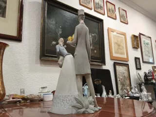 Figura Lladro Porcelana Pareja con Perro