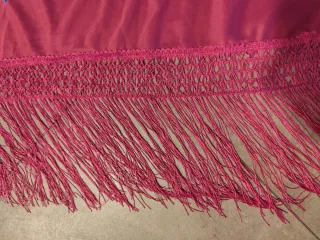 Mantón de flamenca niña rosa bordado