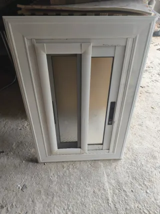 Ventana corredera blanca