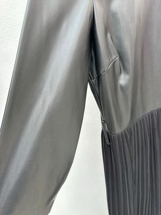 Vestido Polipiel Zara Negro Midi Plisado