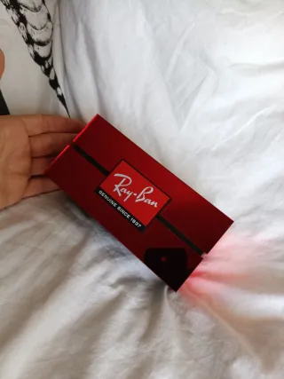 Expositor Ray-Ban Rojo