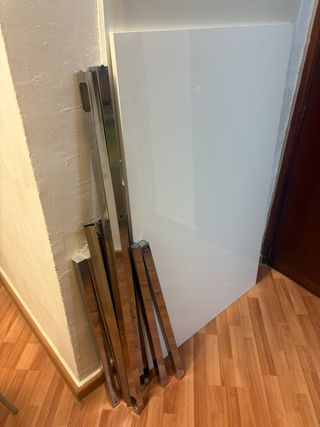 Mesa rectangular cristal blanco y patas metal