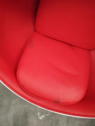 Sillón bola diseño blanco y rojo