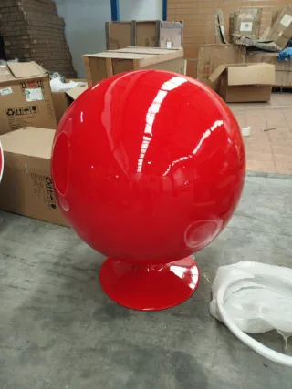 Sillón bola diseño blanco y rojo