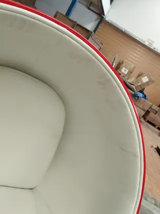 Sillón bola diseño blanco y rojo