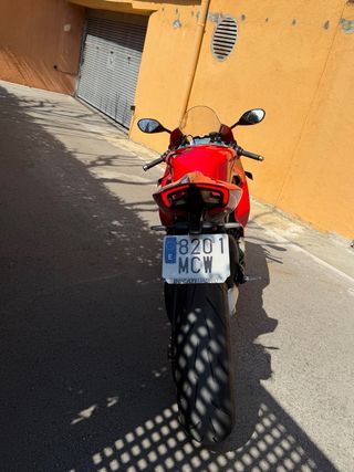 Ducati Panigale V4S 8900 km impecable estado.