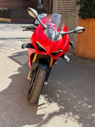 Ducati Panigale V4S 8900 km impecable estado.