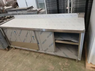 MESAS TRABAJO CON PUERTAS