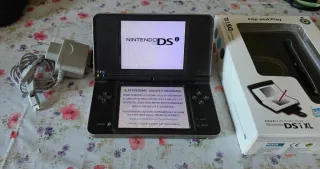 ​Nintendo DSi XL Black Bundle giochi e accessori