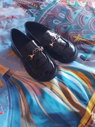 Mocacines niña charol negro talla 36