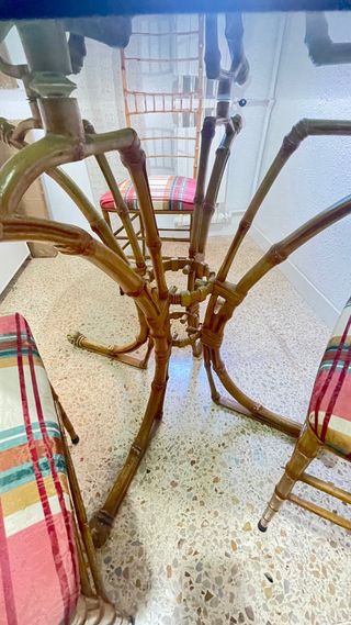 Conjunto mesa y 4 sillas estilo francés