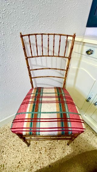 Conjunto mesa y 4 sillas estilo francés