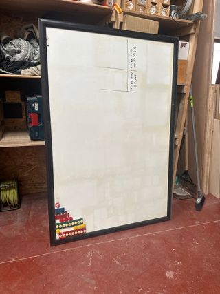 Pizarra Marco Negro y Detalles