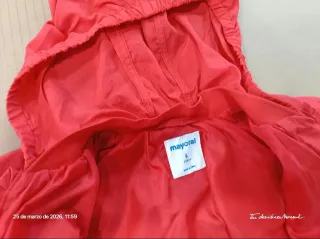 Chaqueta cortavientos Mayoral capucha 6 años