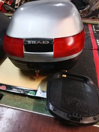 Baúl Moto SHAD SH32 + Parrilla y Llave