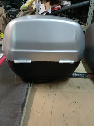 Baúl Moto SHAD SH32 + Parrilla y Llave