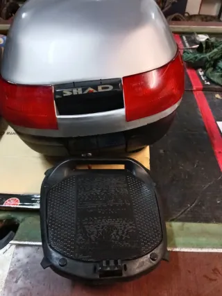 Baúl Moto SHAD SH32 + Parrilla y Llave