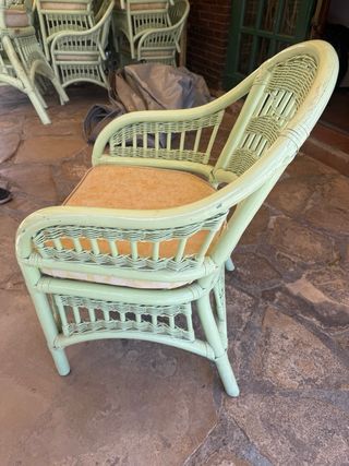Sillas de mimbre apilables