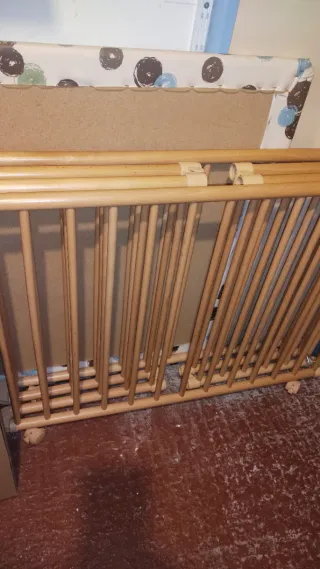 Cuna de madera para bebé Se vende todo junto.