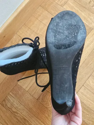 Botines de tacón negros con cordones