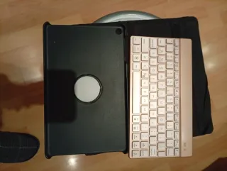 Teclado Inalámbrico ZAGG y Funda Tablet