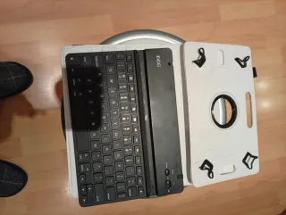 Teclado Inalámbrico ZAGG y Funda Tablet