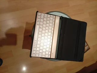 Teclado Inalámbrico ZAGG y Funda Tablet