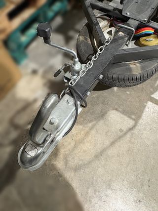 Remolque para motos con rueda de repuesto