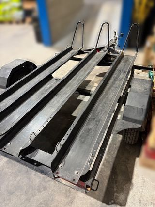 Remolque para motos con rueda de repuesto