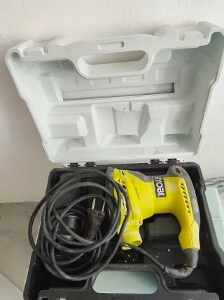 Lijadora Ryobi ROS300 con maletín