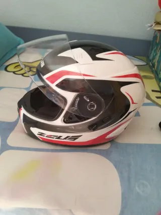 Casco de moto Zeus Talla S y guantes