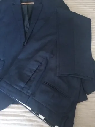 Traje H&M Azul Marino Ideal para graduación.