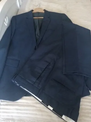 Traje H&M Azul Marino Ideal para graduación.