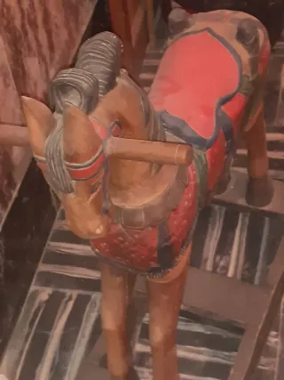 Caballo balancín de madera