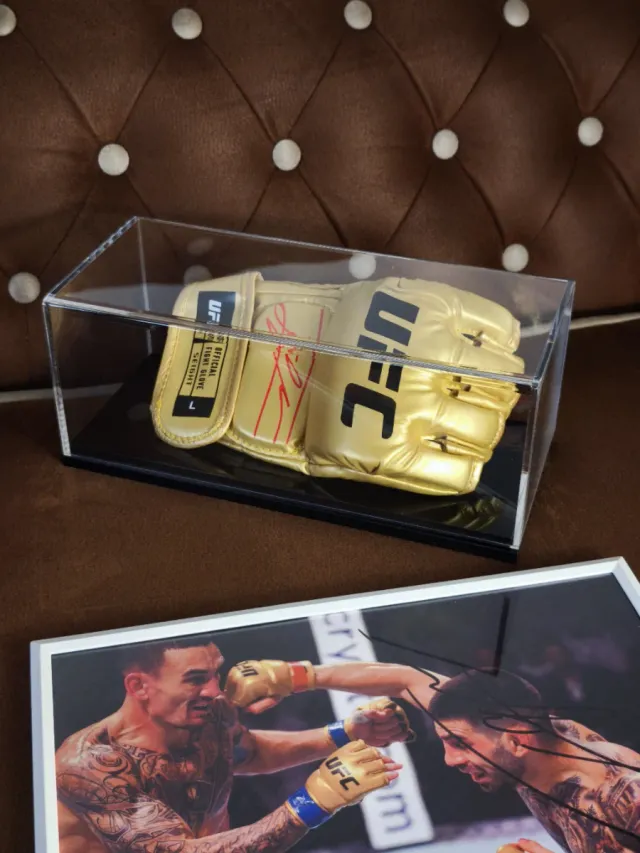 Ilia Topuria UFC Guante Dorado AS