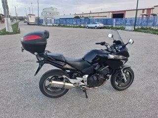 Honda CBF 600S Negra con Baúl Givi