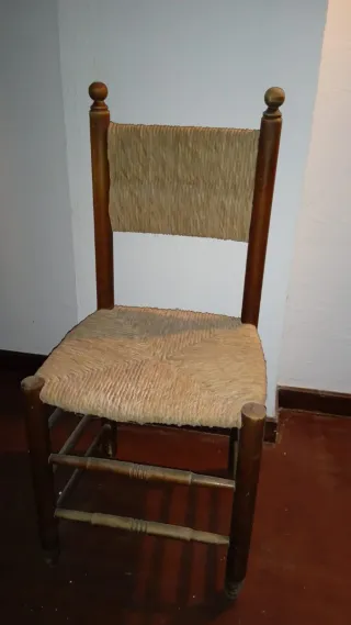 Lote 12 Sillas Enea y Madera