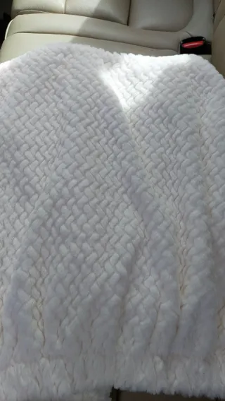 Casaco de pelo branco fofinho