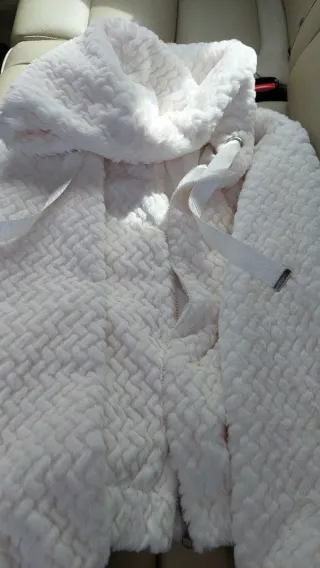 Casaco de pelo branco fofinho