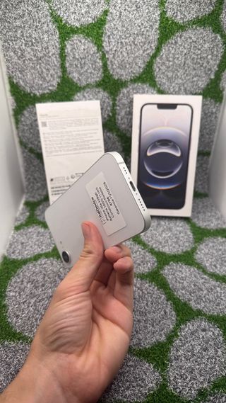 iPhone 16e 128GB Bianco - Batteria 100% 11 cicli