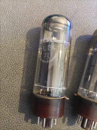 Válvulas EL34 Tesla (2 unidades)