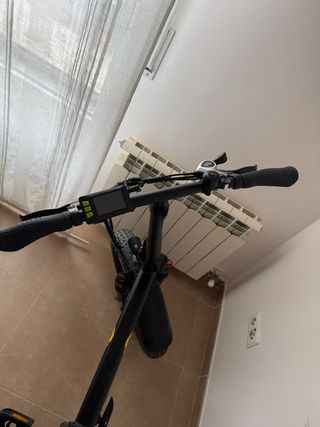 Bicicleta Eléctrica Jeep Negra y Amarilla