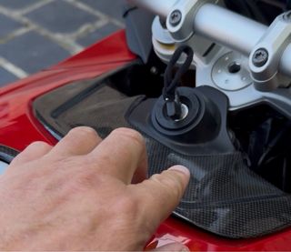 Tapa Carbono S1000XR 2015-2019