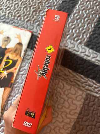 Pack Rebelde Way: Capítulos, Postcards y Stickers