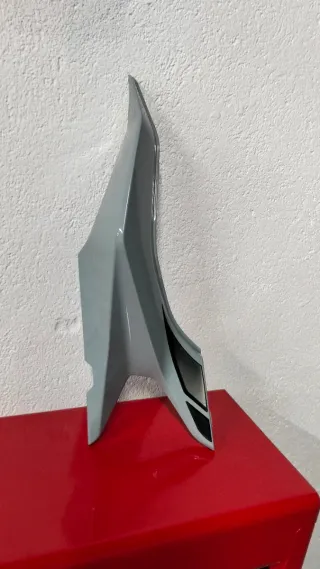 Tapa lateral BMW S1000XR K69