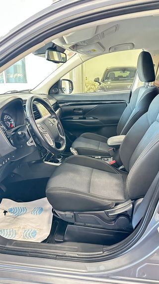 Mitsubishi Outlander 2.4L phev