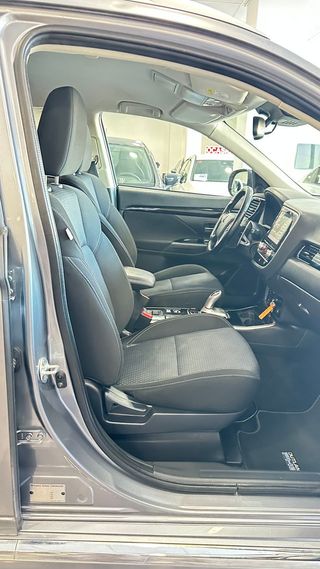 Mitsubishi Outlander 2.4L phev