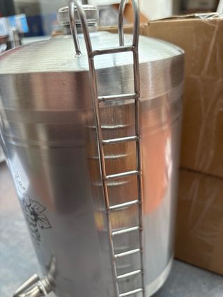 Cuba Inox 5L con patas y grifo