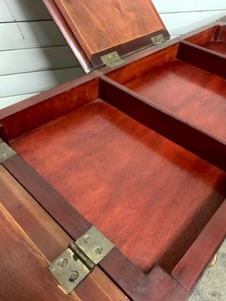 Tocador antiguo costurero marquetería.